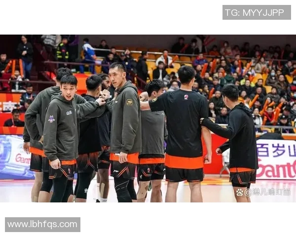 CBA精彩对决辽宁队挑战上海队全力争胜展现篮球魅力